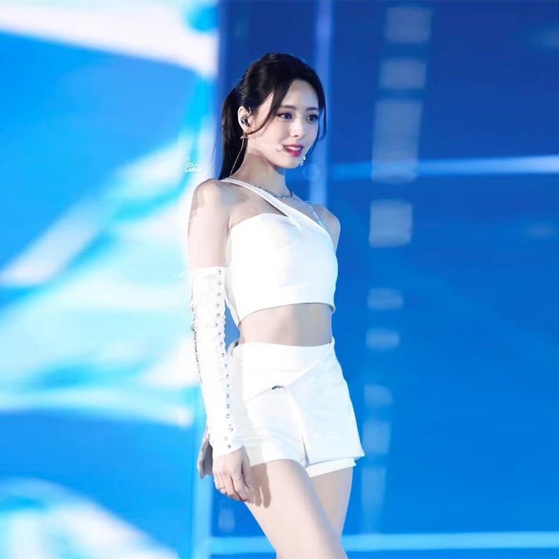 Costume de performance blanc,  - New Ethnic Fashion avis et prix